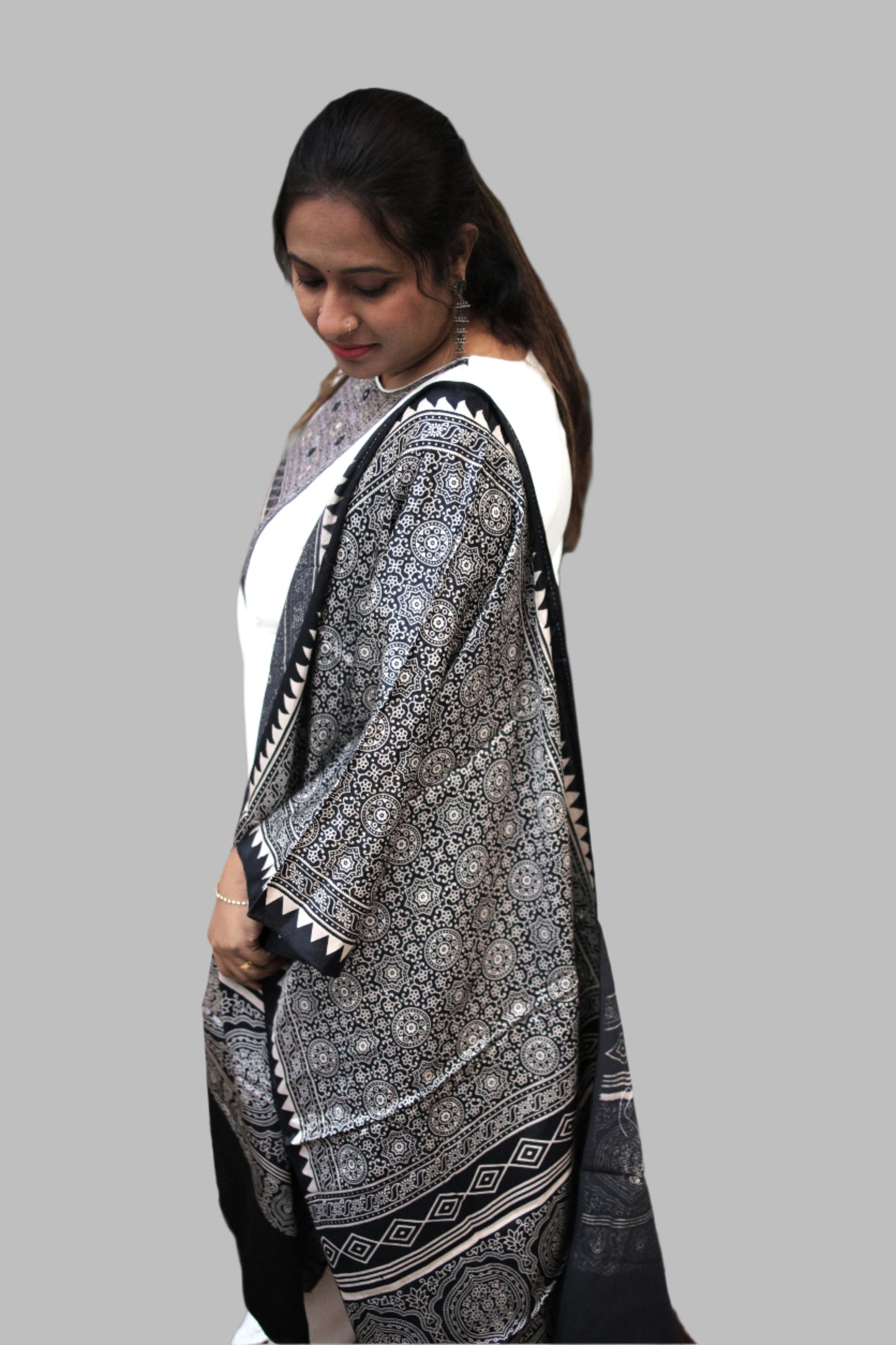 Shriyaani pure White silk with Ajrakh dupatta